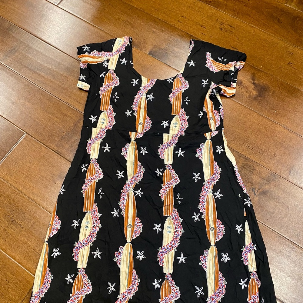 Longboards n Leis Hawaiian Dress